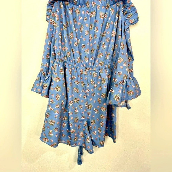 🆕 Hint of Blush Blue Floral Romper - Picture 10 of 12